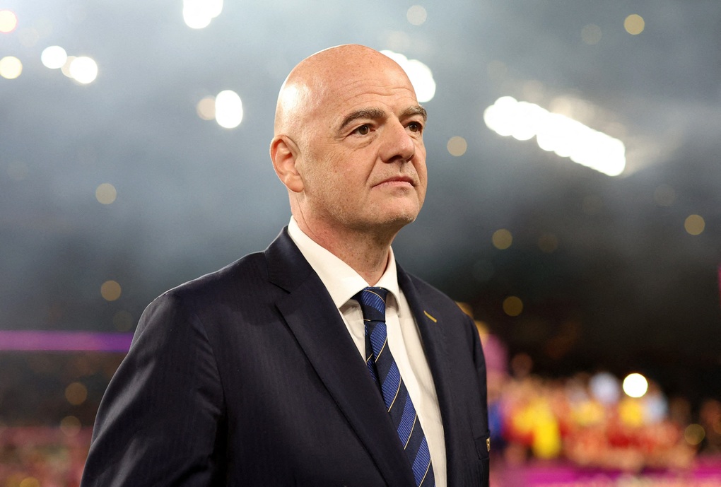 Chủ tịch FIFA bất ngờ bị điều tra - 2