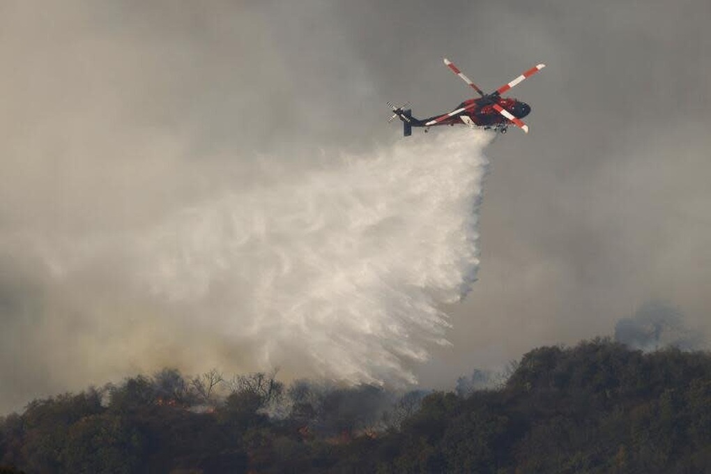 Cháy rừng như địa ngục ở Mỹ: Biển lửa bao trùm Los Angeles, cứu hỏa bất lực - 3