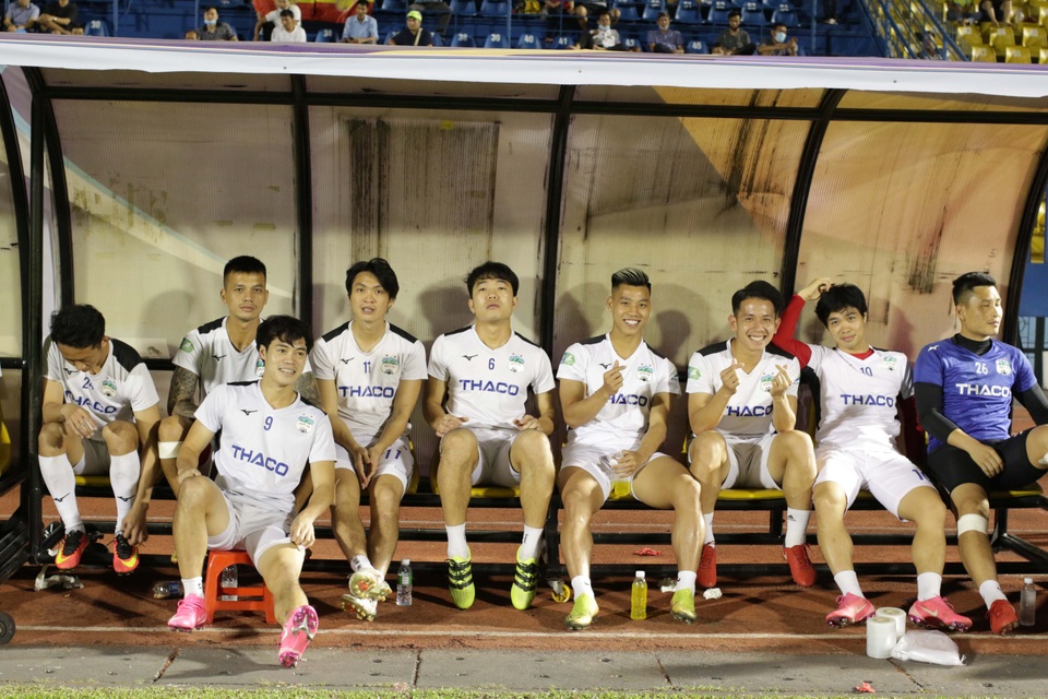 Công Phượng lần đầu khoác trở lại màu áo HA Gia Lai - 5 Công Phượng lần đầu khoác trở lại màu áo HA Gia Lai - 5