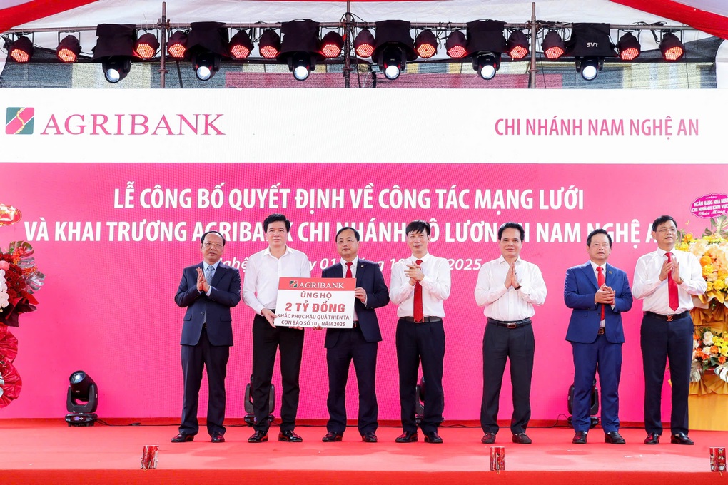 Agribank góp phần khắc phục hậu quả bão lũ tại Nghệ An - 3 Agribank góp phần khắc phục hậu quả bão lũ tại Nghệ An - 3