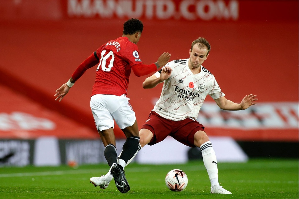 Những khoảnh khắc Arsenal hạ gục Man Utd tại Old Trafford - 7 Những khoảnh khắc Arsenal hạ gục Man Utd tại Old Trafford - 7