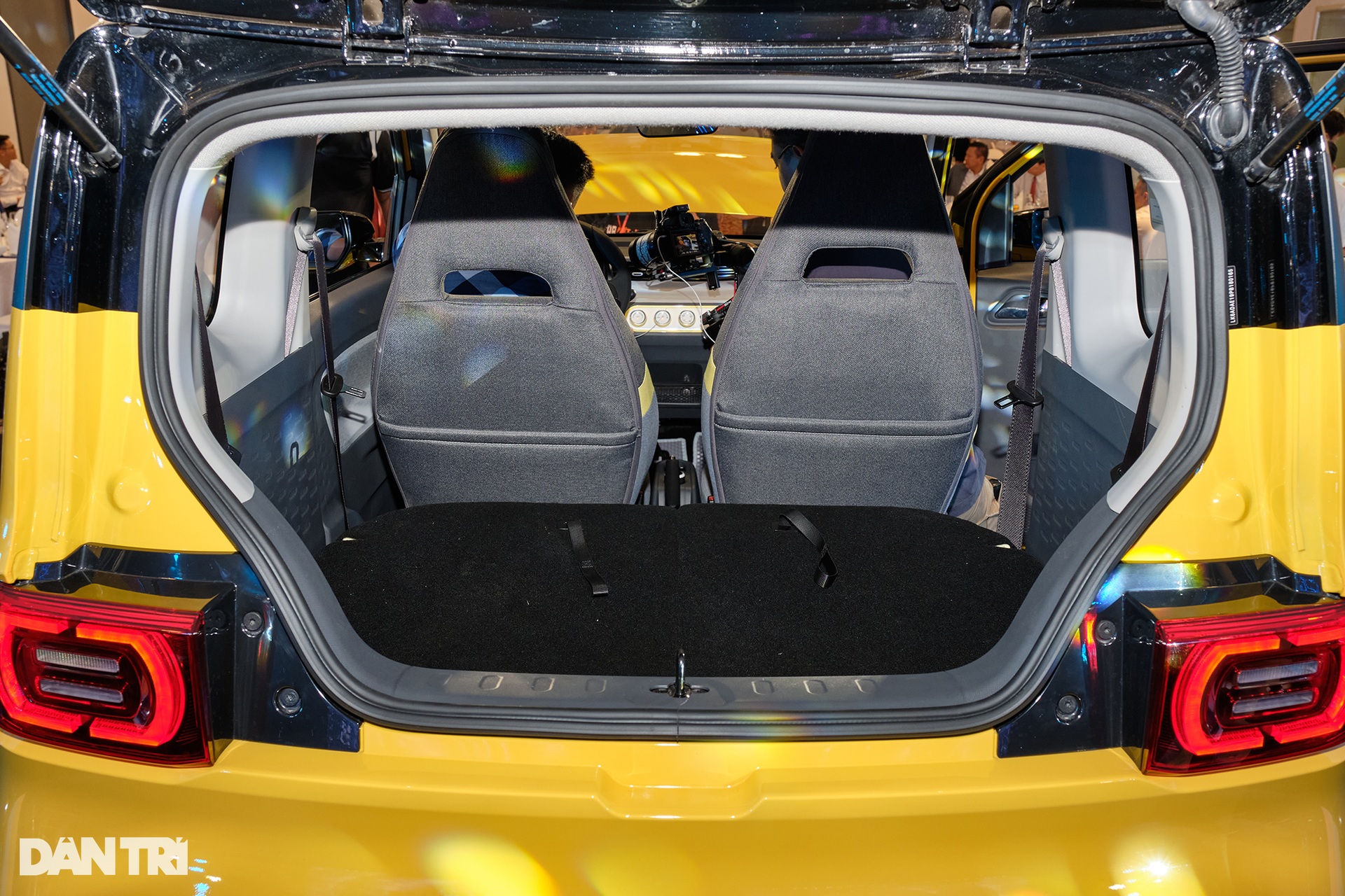 Giá bằng 3 chiếc Honda SH, ô tô điện mini có gì để thuyết phục khách Việt? - 21