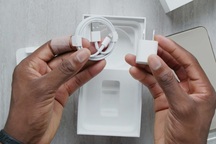 Apple chính thức loại bỏ củ sạc và tai nghe trong hộp iPhone 12