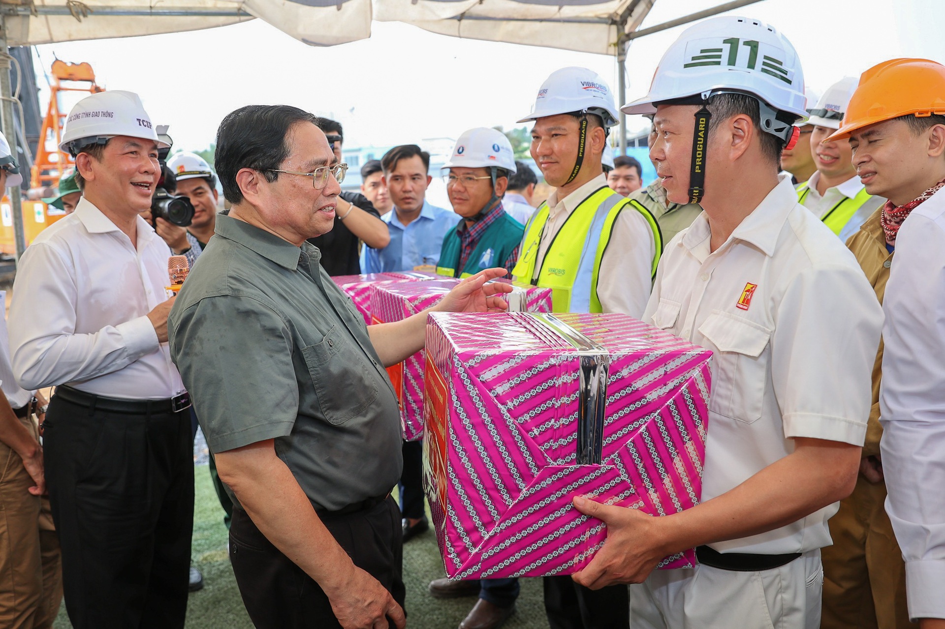 Thủ tướng Phạm Minh Chính thị sát các công trình trọng điểm ở TPHCM - 9 Thủ tướng Phạm Minh Chính thị sát các công trình trọng điểm ở TPHCM - 9