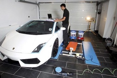 Xưởng chăm sóc xe “siêu” đắt ở Anh