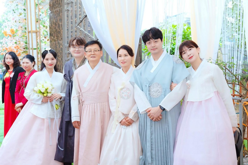 Chuyện tình thầy trò Việt - Hàn, đàng trai quyết ở rể vì một lời hẹn ước - 5 Chuyện tình thầy trò Việt - Hàn, đàng trai quyết ở rể vì một lời hẹn ước - 5