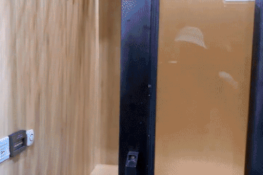 Khách Tây chi 170.000 đồng chợp mắt trong hộp ngủ ở sân bay Việt Nam