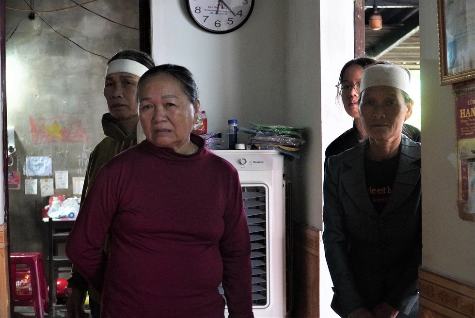 Người mẹ bất lực nhìn con trai bị lũ cuốn trôi trong lúc xung kích cứu hộ - 3 Người mẹ bất lực nhìn con trai bị lũ cuốn trôi trong lúc xung kích cứu hộ - 3