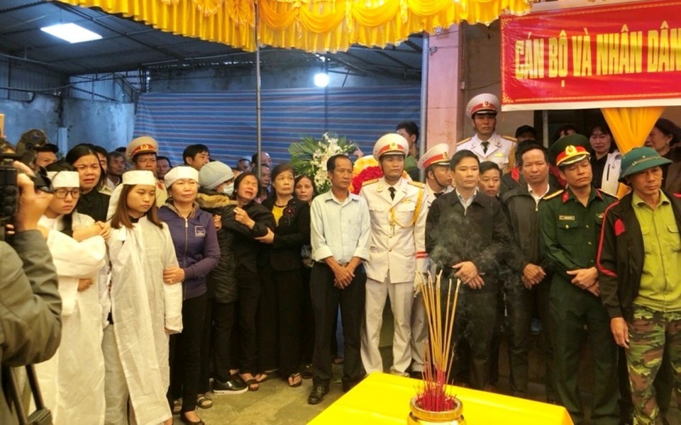 Tổ chức Lễ truy điệu, an táng liệt sĩ hy sinh tại Thủy điện Rào Trăng 3 - 2 Tổ chức Lễ truy điệu, an táng liệt sĩ hy sinh tại Thủy điện Rào Trăng 3 - 2