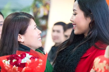 Nguyễn Thị Loan trở về sau thắng lợi ở Hoa hậu Thế giới