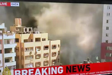 Israel đánh sập trụ sở các hãng tin lớn ở Gaza