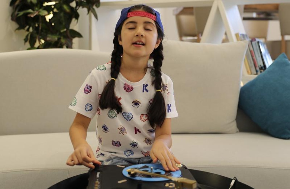Bé gái 9 tuổi trở thành DJ trẻ nhất Dubai - 2 Bé gái 9 tuổi trở thành DJ trẻ nhất Dubai - 2