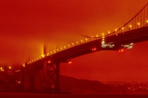 Bầu trời Mỹ đỏ rực như “tận thế” vì thảm họa cháy rừng