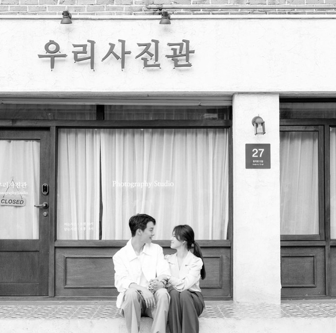 3 năm sau khi ly hôn, Song Hye Kyo đăng ảnh tình tứ với bạn khác giới - 2 3 năm sau khi ly hôn, Song Hye Kyo đăng ảnh tình tứ với bạn khác giới - 2