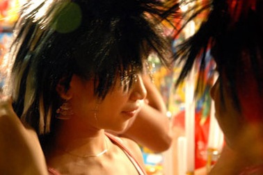 Giới trẻ thích gây "sốc" bằng cách xài... tóc quái dị 