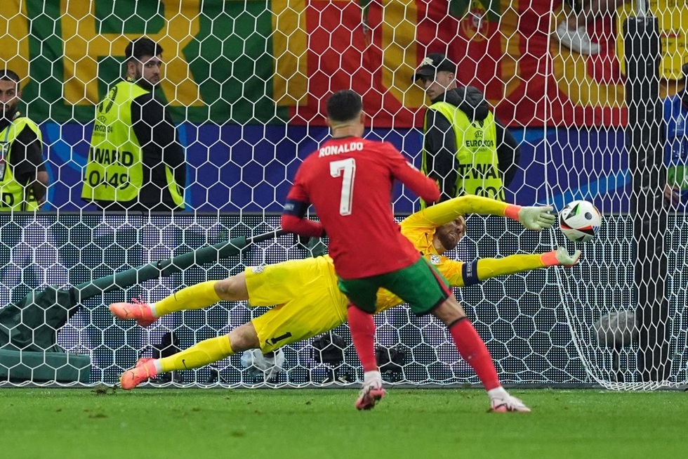 Vòng 1/8 Euro 2024: Nỗi đau Ronaldo, ngạo nghễ Bellingham, cảm hứng sao trẻ - 4 Vòng 1/8 Euro 2024: Nỗi đau Ronaldo, ngạo nghễ Bellingham, cảm hứng sao trẻ - 4