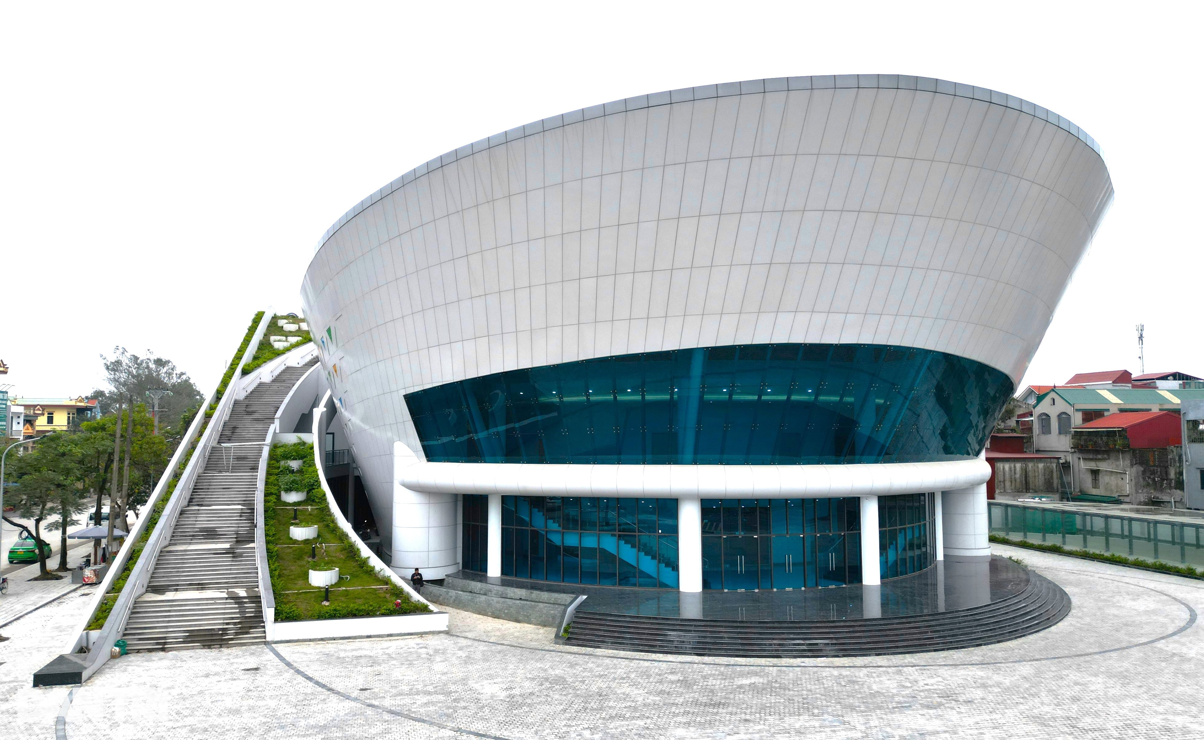 Admire the 200 billion VND cultural house shaped like a UFO - 12