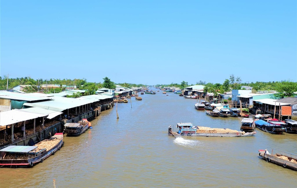 Về Bến Tre xem phụ nữ lột vỏ dừa nhanh... như máy - 6 Về Bến Tre xem phụ nữ lột vỏ dừa nhanh... như máy - 6