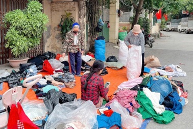 Tìm thấy vàng trong đồ từ thiện, người phụ nữ Hà Nội đăng tin tìm chủ nhân