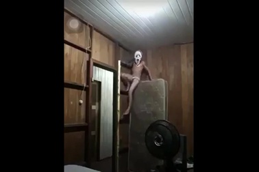 Dàn cảnh dọa ma người khác và cái kết đầy hài hước