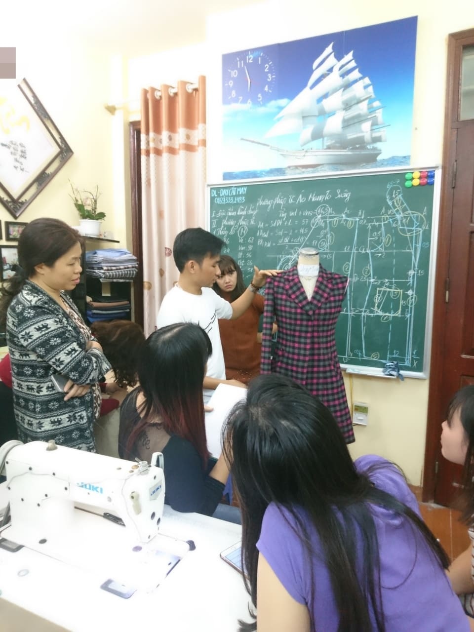 Sinh viên ngành may: Chưa ra trường đã đắt “show” - 6 Sinh viên ngành may: Chưa ra trường đã đắt “show” - 6
