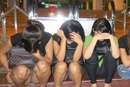 Một đêm, Công an Hà Nội “quét” hơn 200 “gái gọi tàu nhanh”