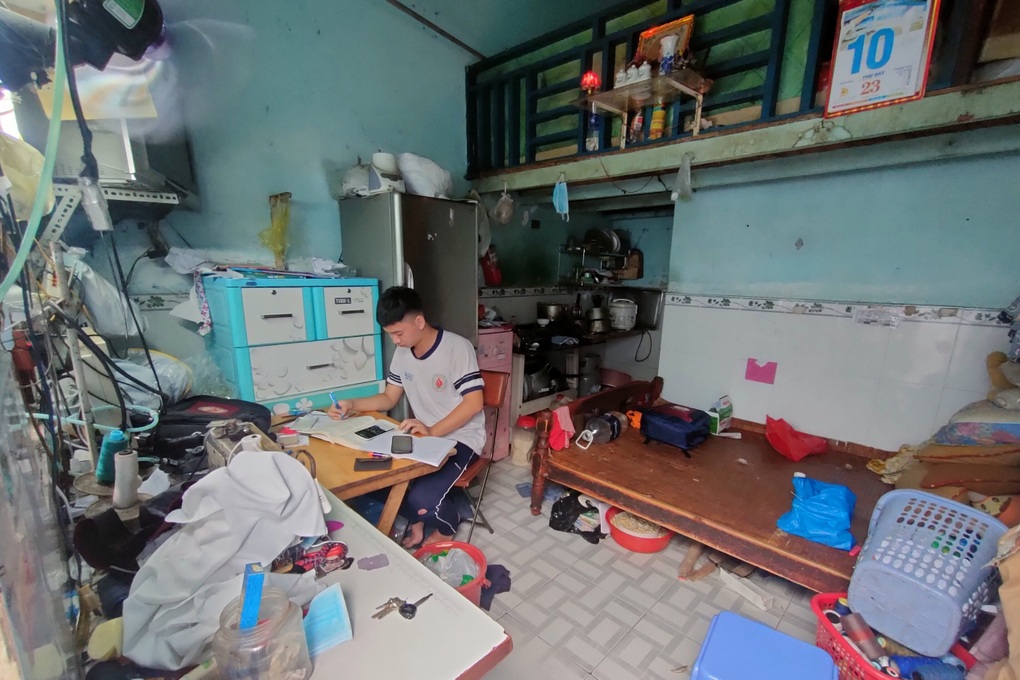 Cha đột quỵ, cậu học sinh giỏi chông chênh con đường vào đại học - 5 Cha đột quỵ, cậu học sinh giỏi chông chênh con đường vào đại học - 5