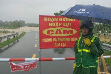 Hà Tĩnh: Nước lũ tiếp tục dâng, nhiều xã đã bị chia cắt