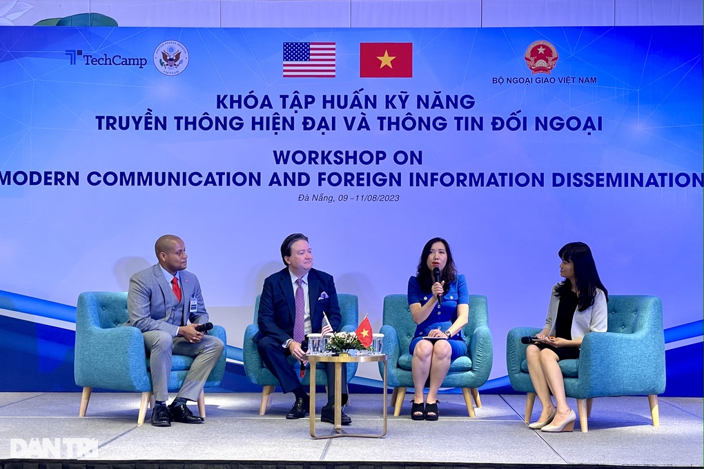Tập huấn kỹ năng truyền thông hiện đại và thông tin đối ngoại - 1 Tập huấn kỹ năng truyền thông hiện đại và thông tin đối ngoại - 1