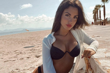 Neymar bất ngờ "thả thính" chân dài bốc lửa