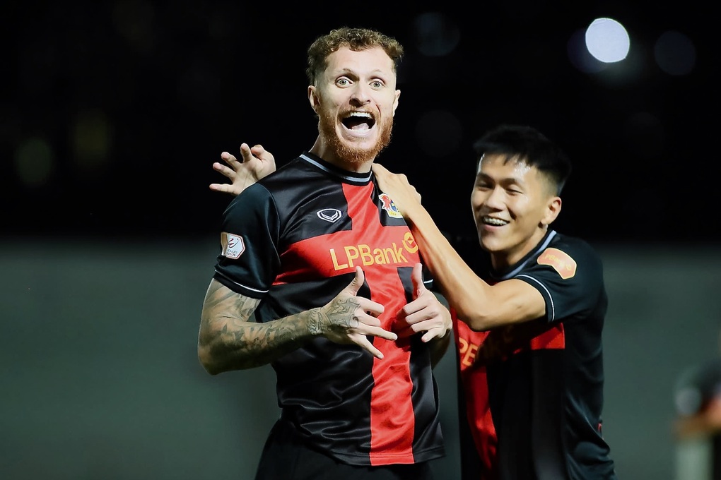 Südostasiatische Zeitung kommentiert, dass das vietnamesische Team bald zwei eingebürgerte Spieler haben wird – 2 Báo Đông Nam Á bình luận khi tuyển Việt Nam sắp có 2 cầu thủ nhập tịch - 2