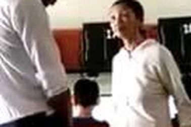 Clip nam sinh bị tát ở quán game gây tranh cãi