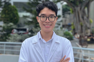 Cử nhân trường Y từng học chuyên toán nhưng lại "trùm" giải thưởng văn thơ