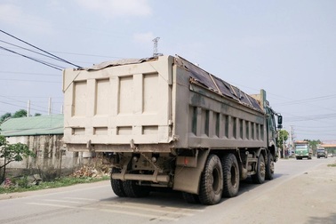 Ninh Bình: “Tập đoàn” xe quá tải tung hoành, tỉnh lộ “gồng mình” chống đỡ!