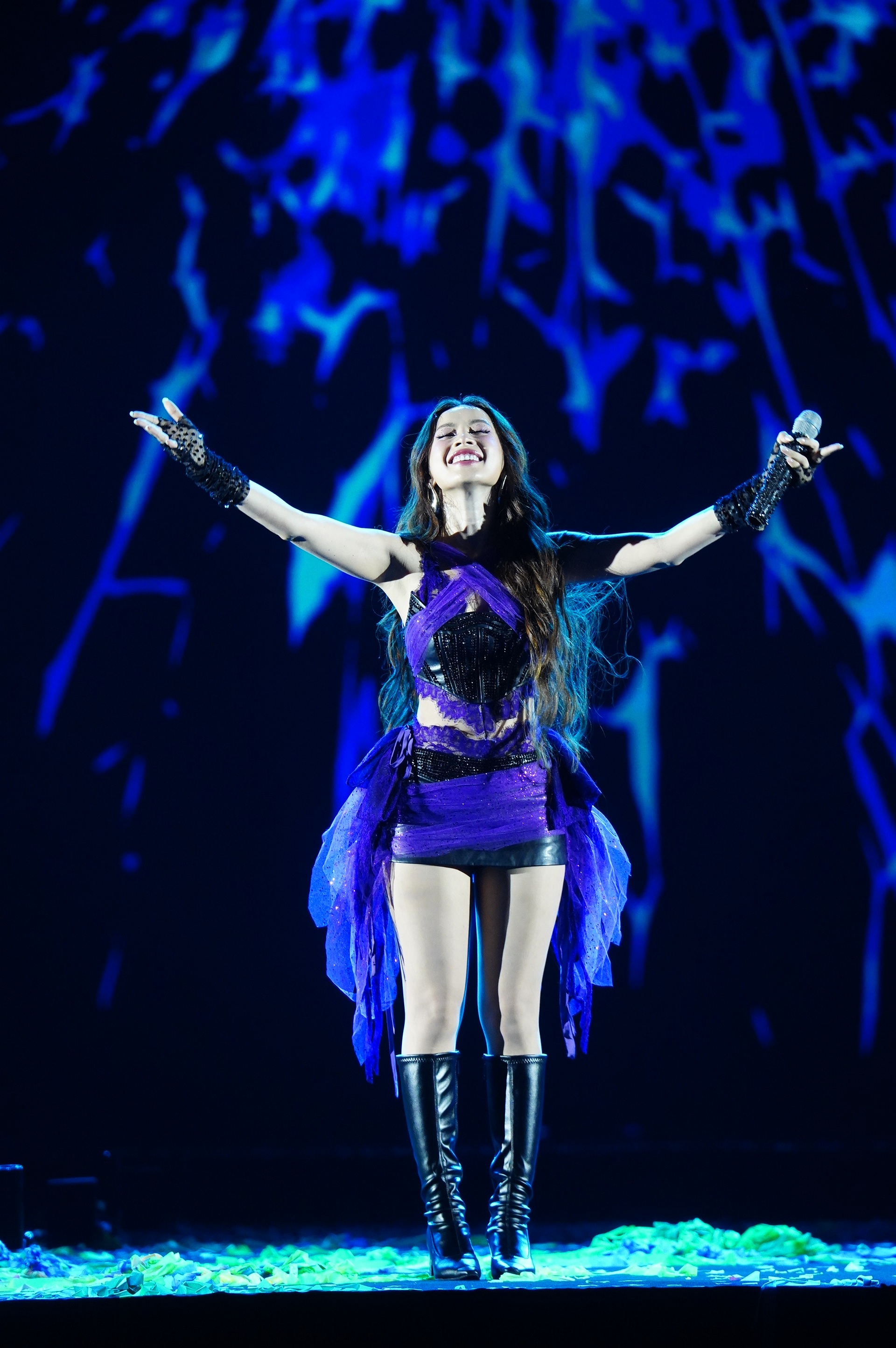 Chi Pu được khen tinh tế chỉ với một thay đổi nhỏ ở trang phục biểu diễn - 1 Chi Pu được khen tinh tế chỉ với một thay đổi nhỏ ở trang phục biểu diễn - 1