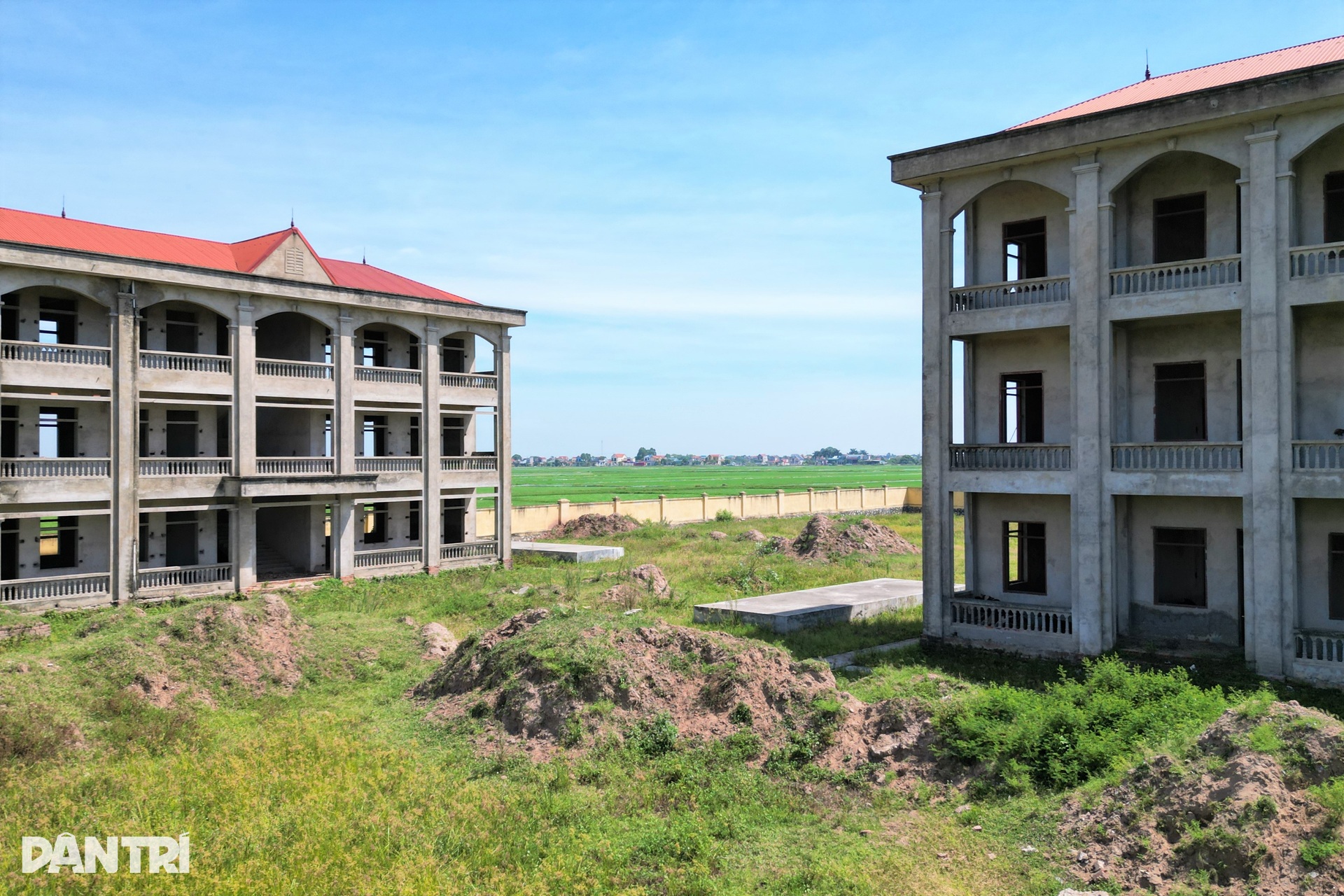 Dự án trường học đắp chiếu 10 năm giữa đồng - 6 Dự án trường học đắp chiếu 10 năm giữa đồng - 6