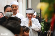 Lật tàu Hạ Long: Gia đình ở Hà Nội 4 người mất, chỉ còn con trai sống sót