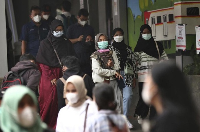 Số ca mắc mới trong 2 ngày qua ở Indonesia đã vượt mức kỷ lục cũ 56.757 ca được ghi nhận vào ngày 15/7/2021. (Ảnh: AP)