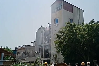 Hà Nội: Cháy quán cafe 5 tầng nhà ống, 2 người tử vong