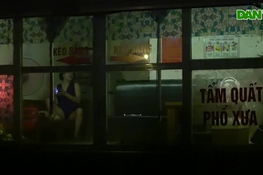 Hàng loạt quán massage ở Hà Nội xuyên đêm đón khách bất chấp lệnh cấm