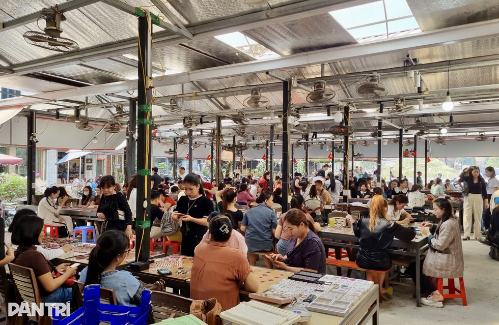 Khu chợ ở Yên Bái bày bán đá quý như rau, có viên giá vài tỷ đồng - 1 Khu chợ ở Yên Bái bày bán đá quý như rau, có viên giá vài tỷ đồng - 1