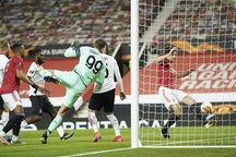 Maguire trở thành tội đồ trong ngày Man Utd bị AC Milan cầm hòa