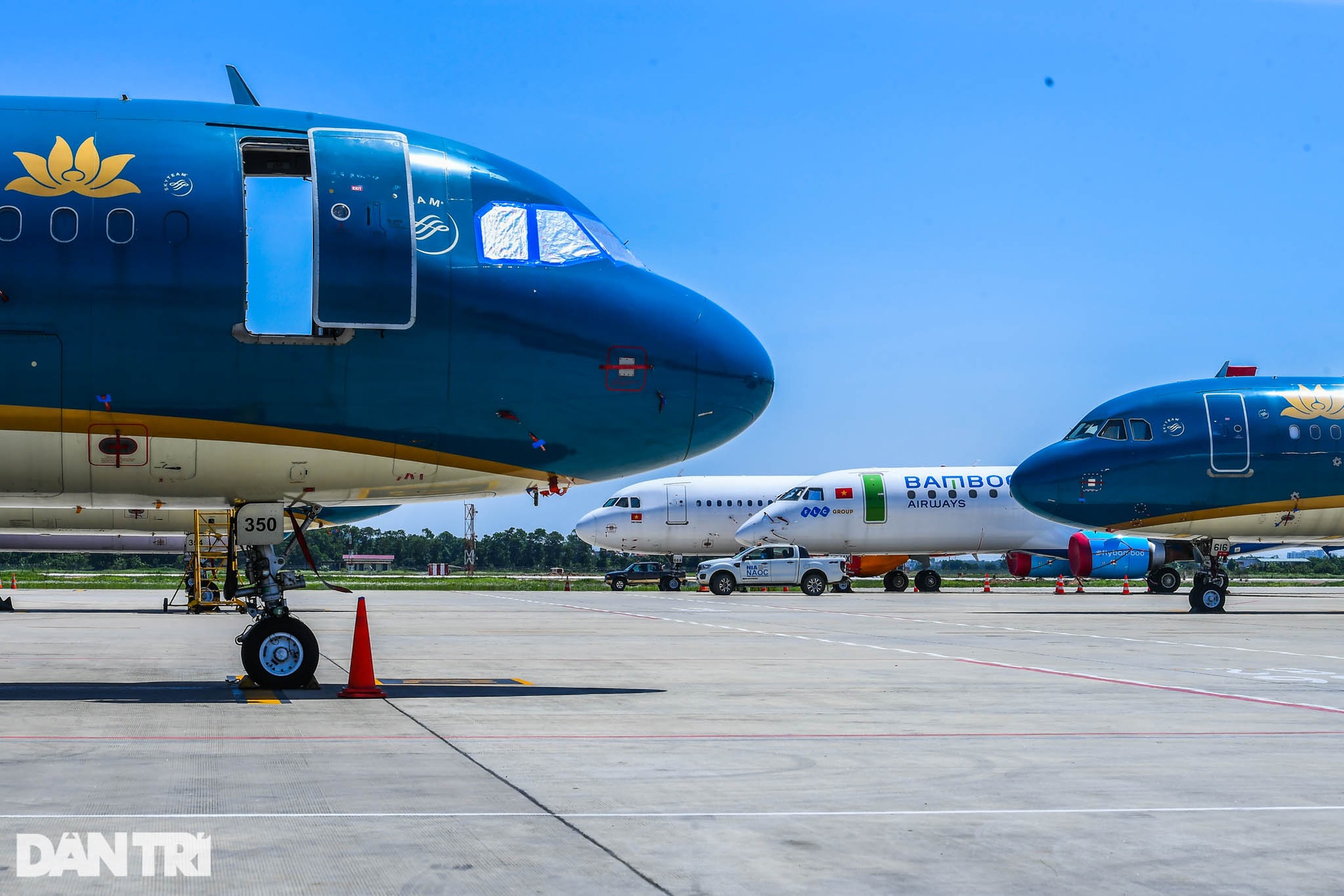 Ám ảnh hàng trăm tàu bay đắp chiếu nằm la liệt tại Nội Bài, Tân Sơn Nhất - 6 Ám ảnh hàng trăm tàu bay đắp chiếu nằm la liệt tại Nội Bài, Tân Sơn Nhất - 6