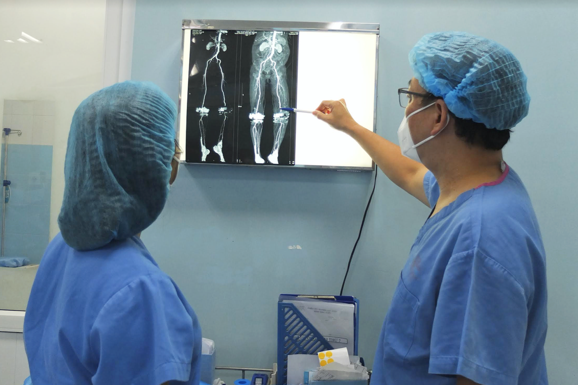 Đừng coi thường khi lỡ trượt chân lúc làm việc nhà, sụp ổ gà khi đi chợ - 1 Đừng coi thường khi lỡ trượt chân lúc làm việc nhà, sụp ổ gà khi đi chợ - 1
