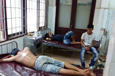 Công an xã bắn súng đạn cao su khiến 3 thanh niên nhập viện