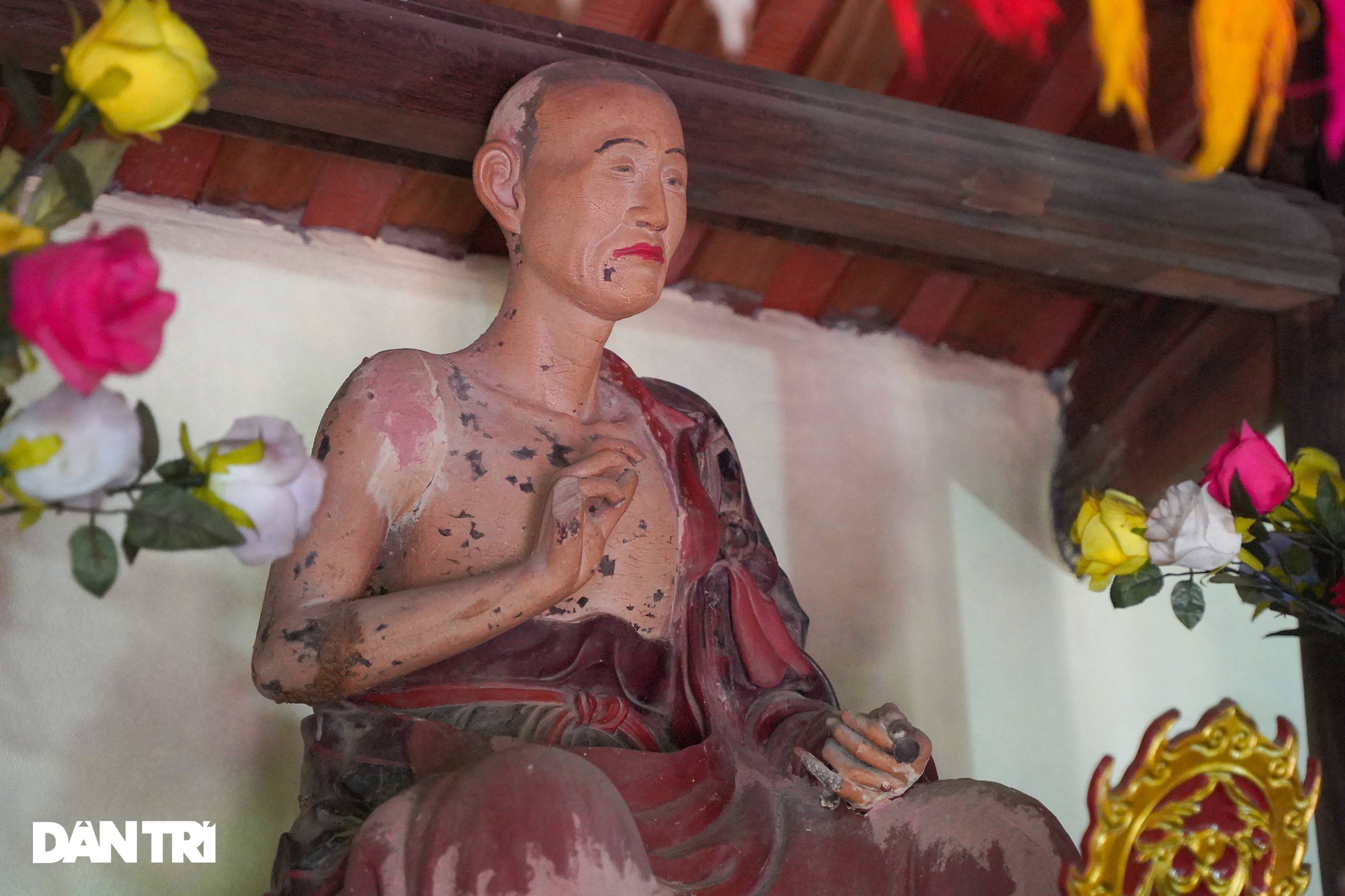 Chiêm ngưỡng di tích đá, tượng gỗ độc đáo trong chùa cổ 700 tuổi ở xứ Đông - 14 Chiêm ngưỡng di tích đá, tượng gỗ độc đáo trong chùa cổ 700 tuổi ở xứ Đông - 14