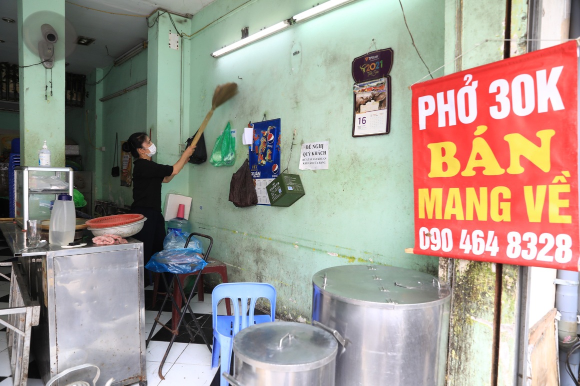 Ngày đầu hàng quán 19 quận huyện ở Hà Nội được mở cửa bán mang về - 7 Ngày đầu hàng quán 19 quận huyện ở Hà Nội được mở cửa bán mang về - 7