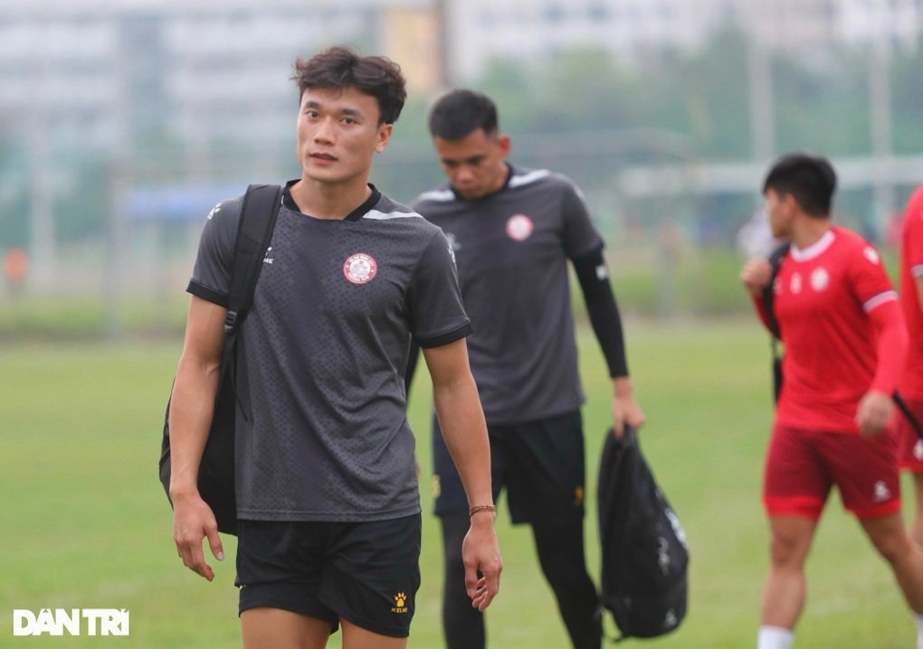 Bùi Tiến Dũng cạnh tranh suất bắt chính với Patrik Lê Giang ở CLB TPHCM - 3 Bùi Tiến Dũng cạnh tranh suất bắt chính với Patrik Lê Giang ở CLB TPHCM - 3