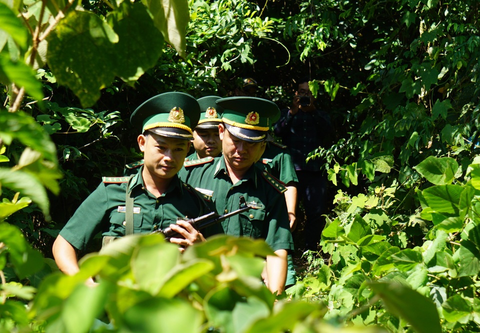 Huy động lực lượng vào rừng sâu vây bắt đối tượng trốn trại nguy hiểm - 1 Huy động lực lượng vào rừng sâu vây bắt đối tượng trốn trại nguy hiểm - 1