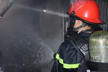 Cháy ki ốt gội đầu trong chợ, tiểu thương cuống cuồng sơ tán hàng hóa